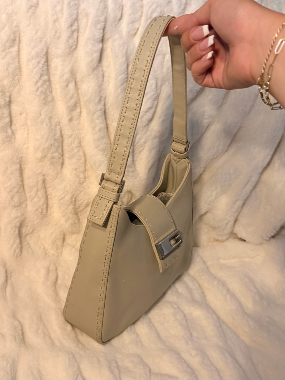 Vintage Y2K GUESS Cream Shoulder Bag - Picture 3 of 7